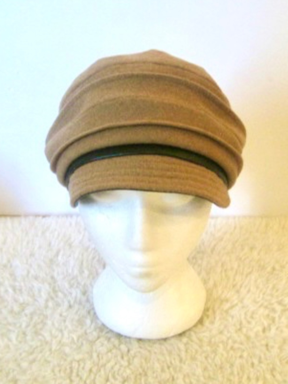 Vintage Andre Diffusion Pleated Hat